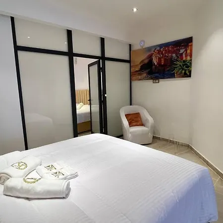 Antigone Intramuros Apartment *